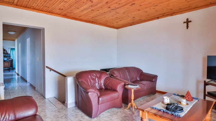 6 Bedroom Property for Sale in De Kelders Western Cape